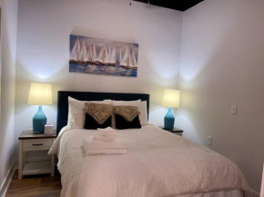 French Lavender Studio Close to Downtown